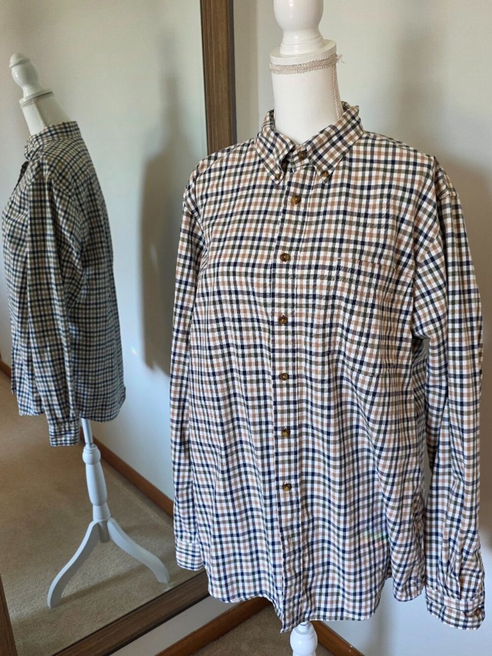 Eddie Bauer Plaid Long Sleeve Button Down Shirt